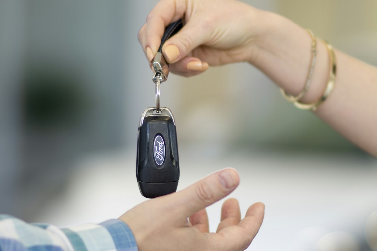Handing over car keys, similar to the moment a leased vehicle is returned and inspected