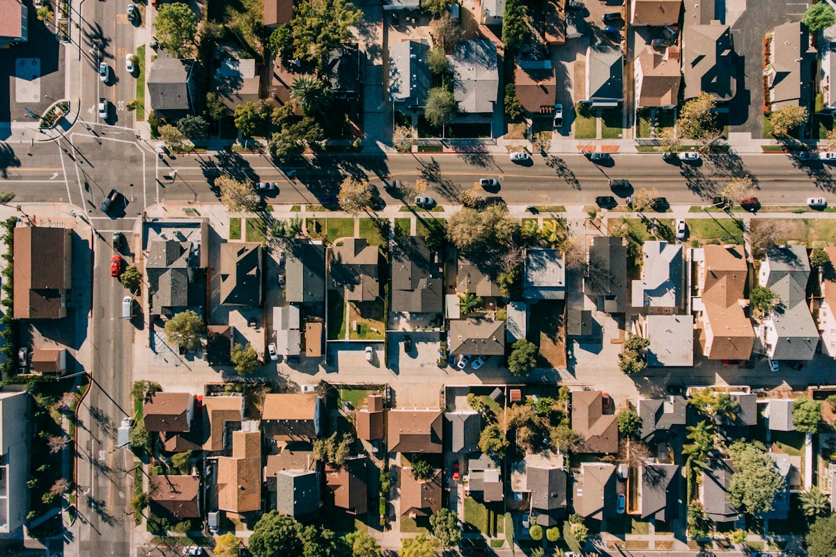 Aerial view of a grid of Milpitas single-family homes with driveways, similar to the McCarthy Ranch and Sinnott neighborhoods